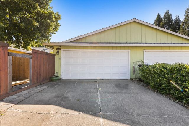 3006 53rd St, Sacramento, CA 95820