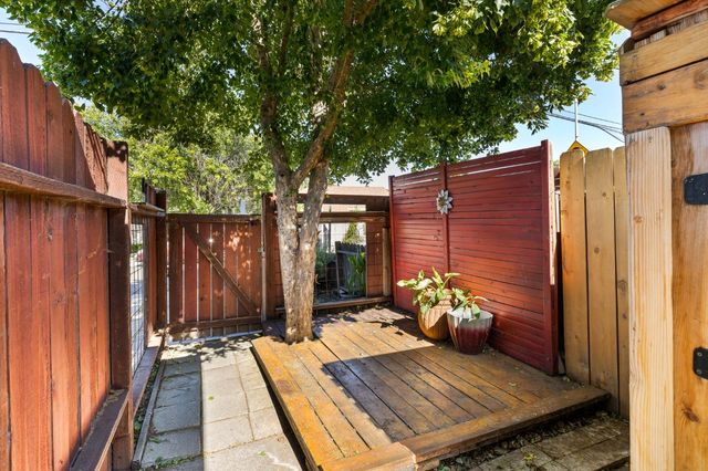 3006 53rd St, Sacramento, CA 95820