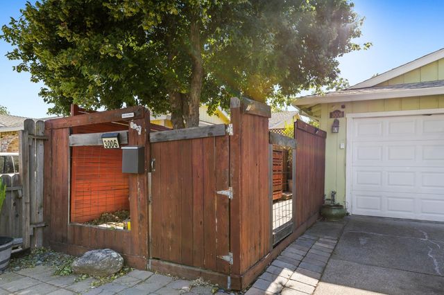 3006 53rd St, Sacramento, CA 95820
