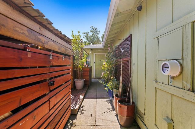 3006 53rd St, Sacramento, CA 95820
