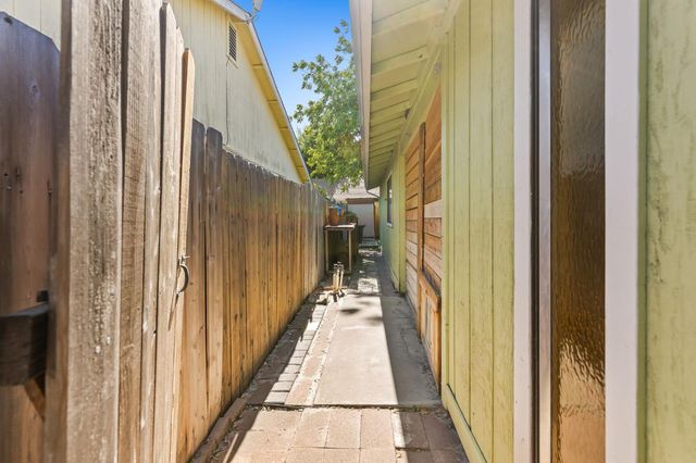3006 53rd St, Sacramento, CA 95820