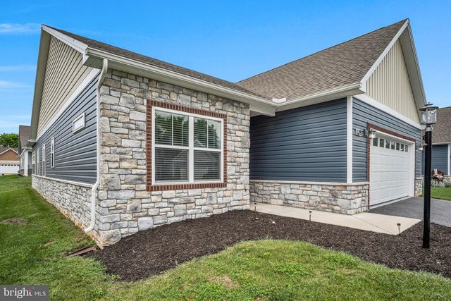 128 CARDINAL DR, Shippensburg, PA 17257