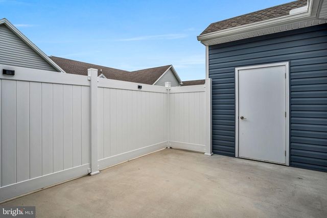 128 CARDINAL DR, Shippensburg, PA 17257