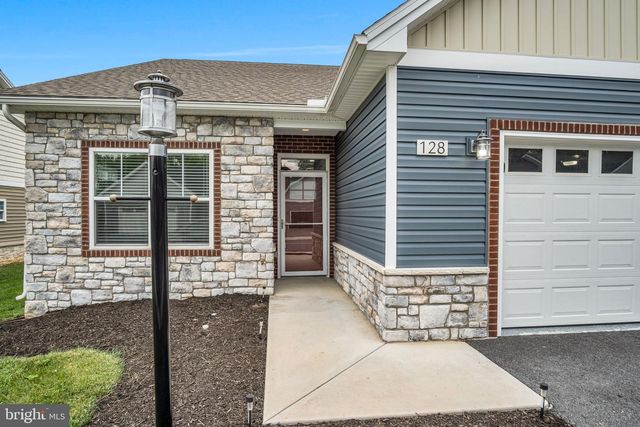 128 CARDINAL DR, Shippensburg, PA 17257