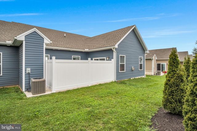 128 CARDINAL DR, Shippensburg, PA 17257