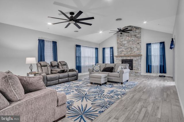 128 CARDINAL DR, Shippensburg, PA 17257
