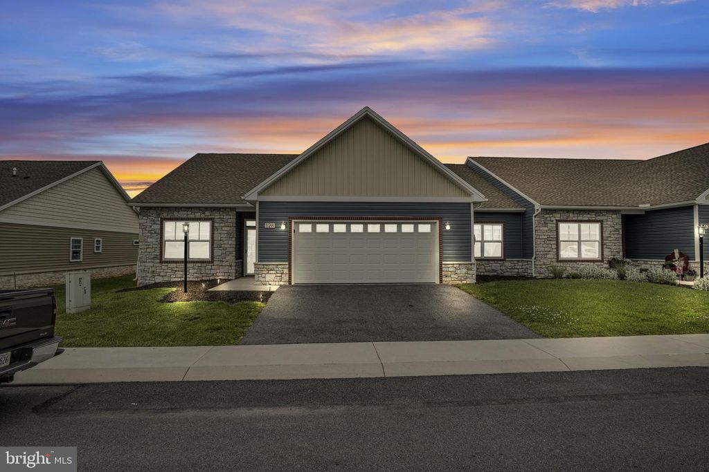 128 CARDINAL DR, Shippensburg, PA 17257