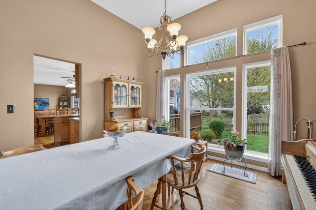1160 Heavens Gate, Lake In The Hills, IL 60156