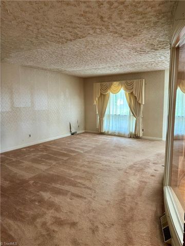 1031 Country Lane, Winston-salem, NC 27107