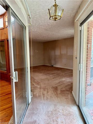 1031 Country Lane, Winston-salem, NC 27107