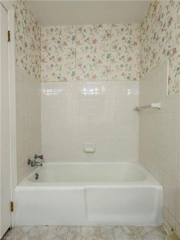 1031 Country Lane, Winston-salem, NC 27107