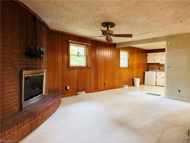 1031 Country Lane, Winston-salem, NC 27107