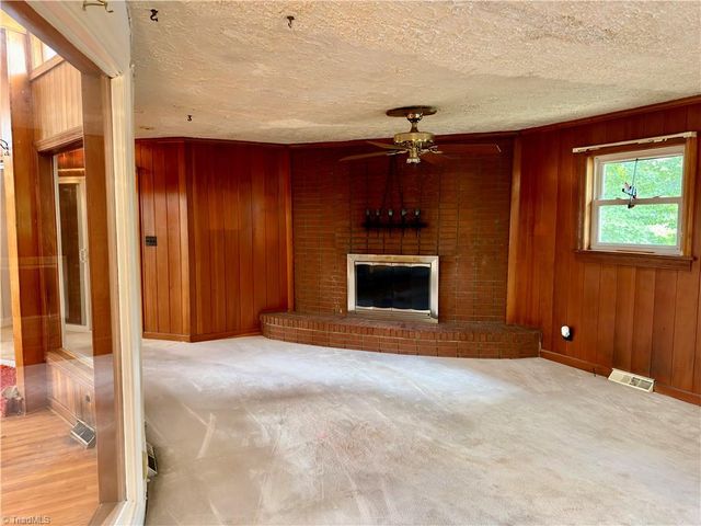 1031 Country Lane, Winston-salem, NC 27107