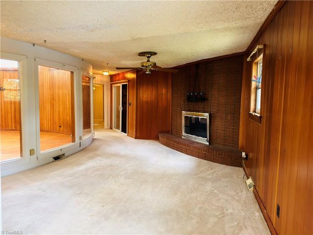 1031 Country Lane, Winston-salem, NC 27107