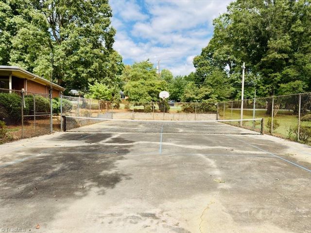 1031 Country Lane, Winston-salem, NC 27107