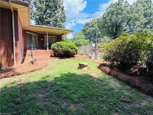 1031 Country Lane, Winston-salem, NC 27107