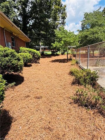 1031 Country Lane, Winston-salem, NC 27107