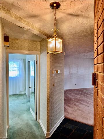 1031 Country Lane, Winston-salem, NC 27107