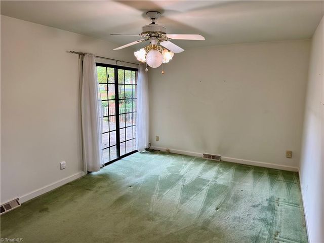 1031 Country Lane, Winston-salem, NC 27107