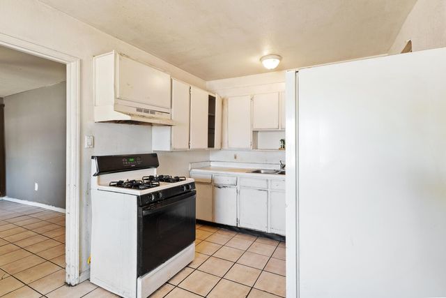 332 Kolher St, Stockton, CA 95206