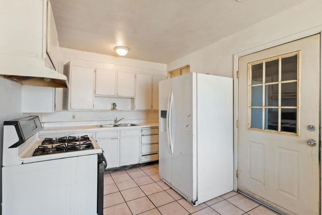 332 Kolher St, Stockton, CA 95206