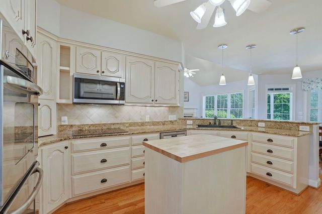899 Shaftesbury Ln., Conway, SC 29526