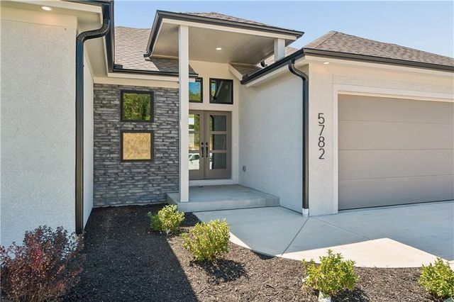 5782 NW Black Oak Court, Parkville, MO 64152