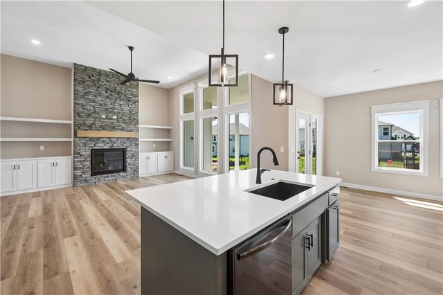 5782 NW Black Oak Court, Parkville, MO 64152