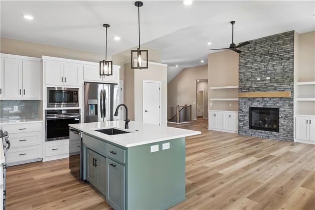 5782 NW Black Oak Court, Parkville, MO 64152