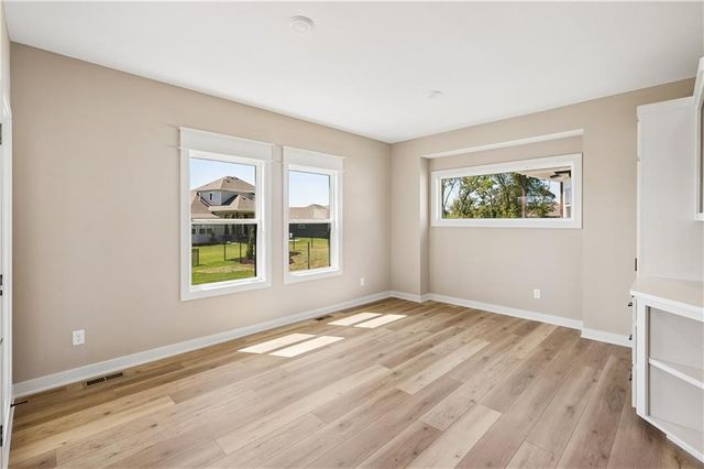 5782 NW Black Oak Court, Parkville, MO 64152