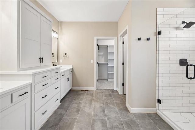 5782 NW Black Oak Court, Parkville, MO 64152