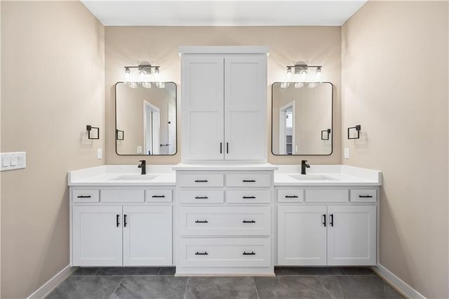 5782 NW Black Oak Court, Parkville, MO 64152