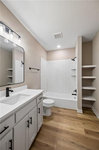 5782 NW Black Oak Court, Parkville, MO 64152
