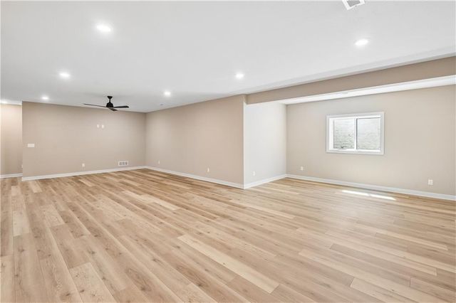 5782 NW Black Oak Court, Parkville, MO 64152