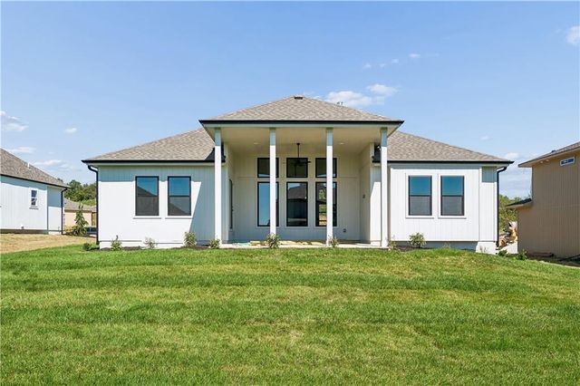 5782 NW Black Oak Court, Parkville, MO 64152