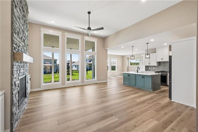 5782 NW Black Oak Court, Parkville, MO 64152