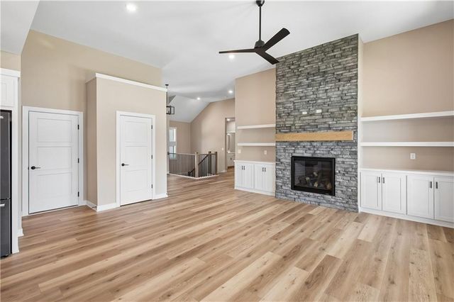 5782 NW Black Oak Court, Parkville, MO 64152
