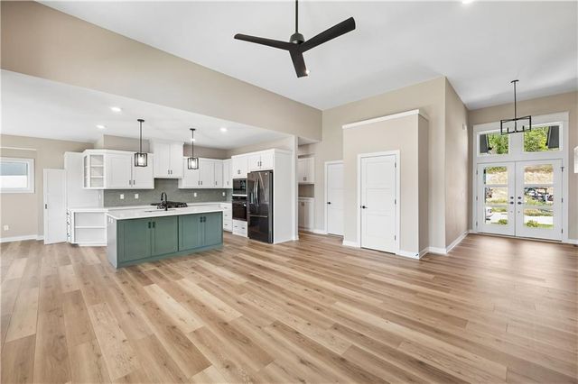 5782 NW Black Oak Court, Parkville, MO 64152