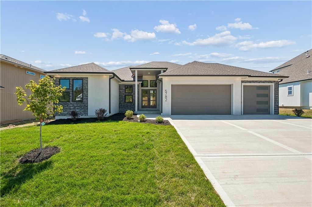 5782 NW Black Oak Court, Parkville, MO 64152