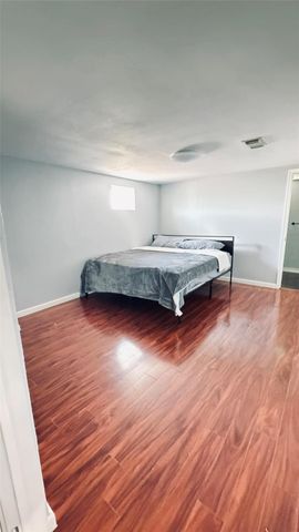 8720 Ocean Drive, Beach City, TX 77523