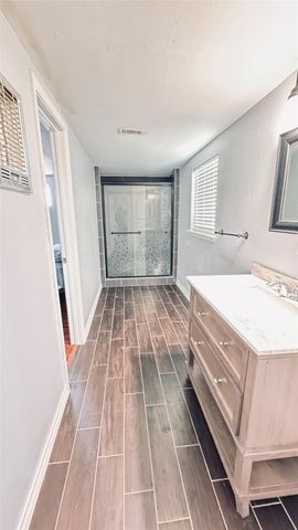 8720 Ocean Drive, Beach City, TX 77523