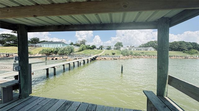 8720 Ocean Drive, Beach City, TX 77523
