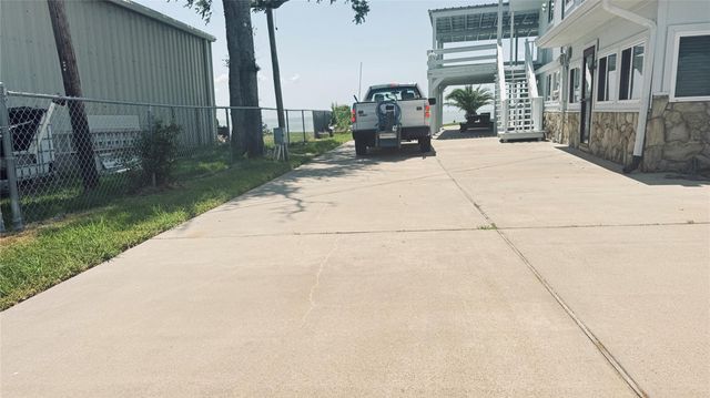 8720 Ocean Drive, Beach City, TX 77523