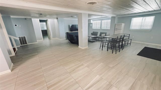 8720 Ocean Drive, Beach City, TX 77523