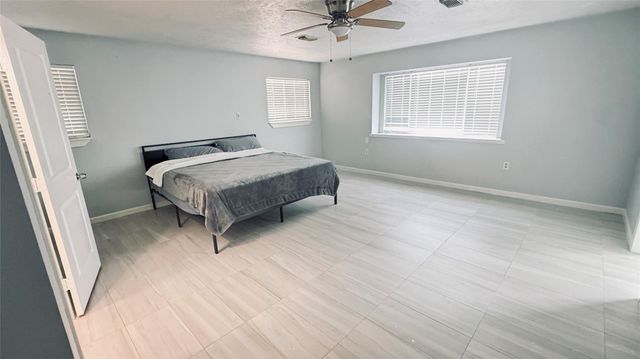 8720 Ocean Drive, Beach City, TX 77523