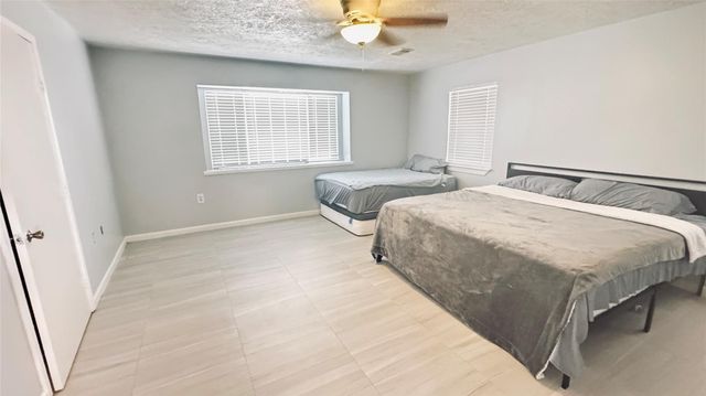 8720 Ocean Drive, Beach City, TX 77523
