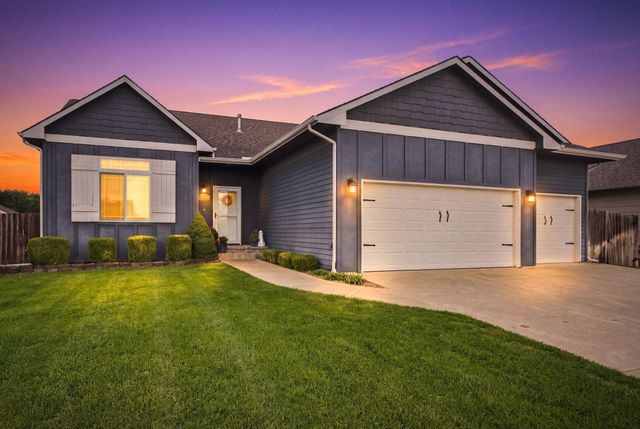 911 N Trail Drive Cir, Mulvane, KS 67110