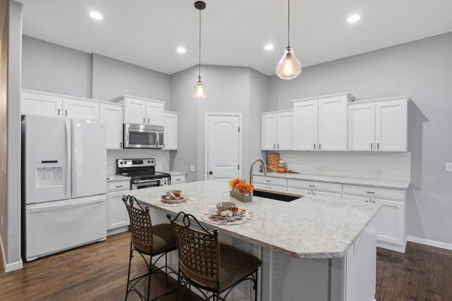 911 N Trail Drive Cir, Mulvane, KS 67110