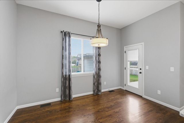 911 N Trail Drive Cir, Mulvane, KS 67110
