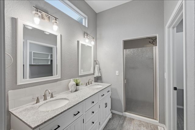 911 N Trail Drive Cir, Mulvane, KS 67110